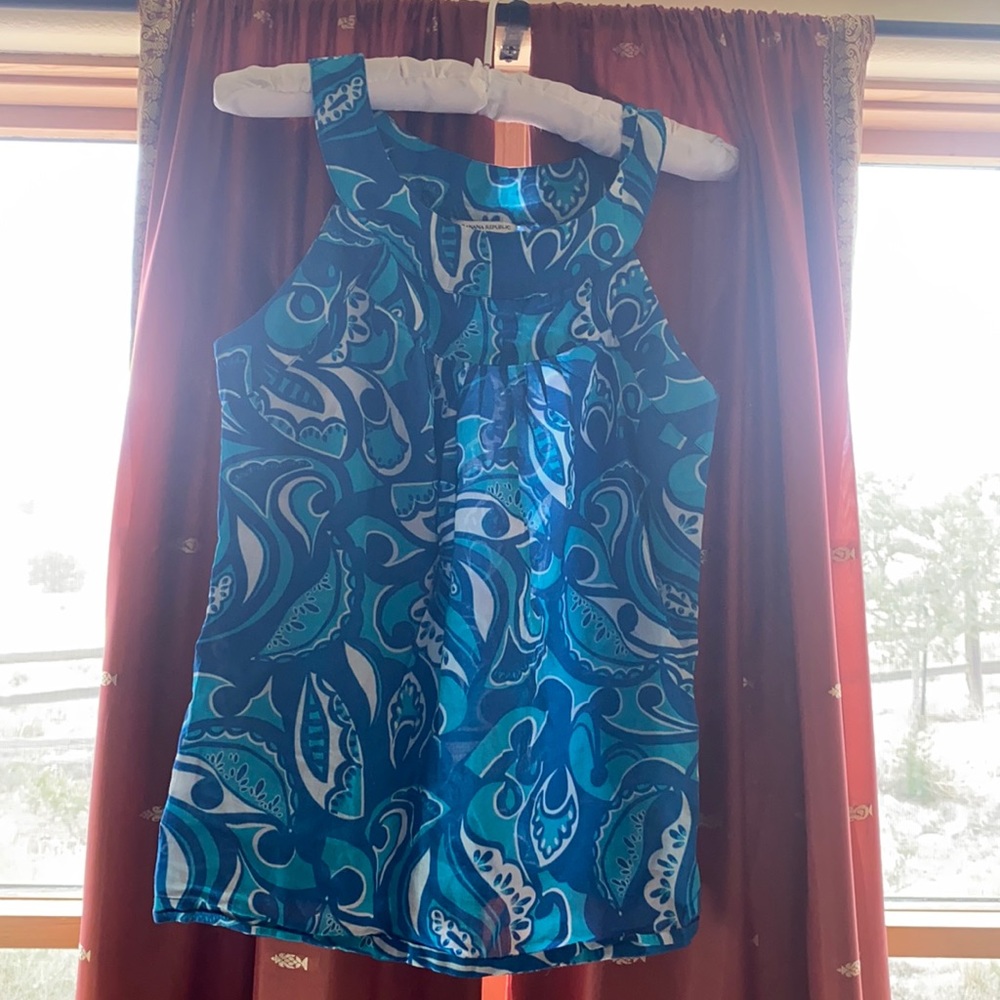 Used banana republic sleeveless shirt